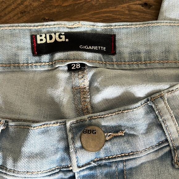 BDG Urban Outfitters Cigarette Jeans Light Wash Denim Size 28 GUC - Picture 6 of 9